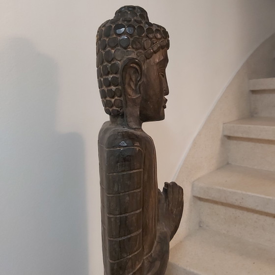 Image 1 of Bouddha debout en bois sculpté à la main, originaire de Thaïlande