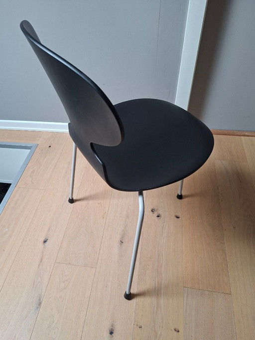 Sedia nera, modello 3100