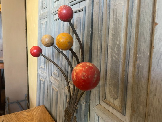 Image 1 of Wandkapstok met gekleurde houten bollen Frans
