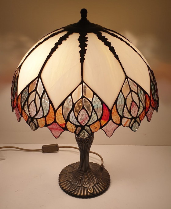 Image 1 of Large (52cm) Tiffany Stained Glass Table Lamp Peacock Feathers