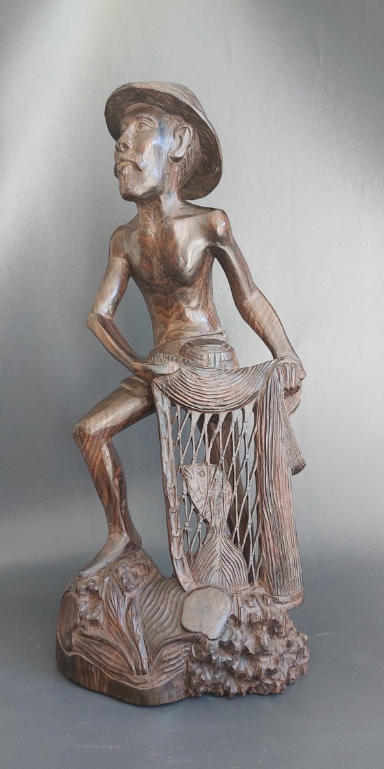 Image 1 of Antica statua di pescatore in legno di palissandro intagliato a mano di 41 cm