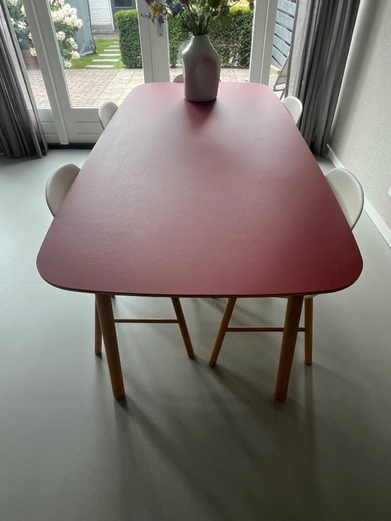 Image 1 of Normann Copenhagen Form table + 5 chairs.