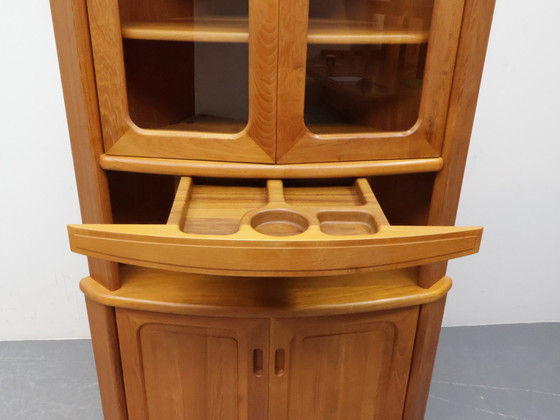 Image 1 of Dyrlund Denmark Vintage hoekkast met verlichting 