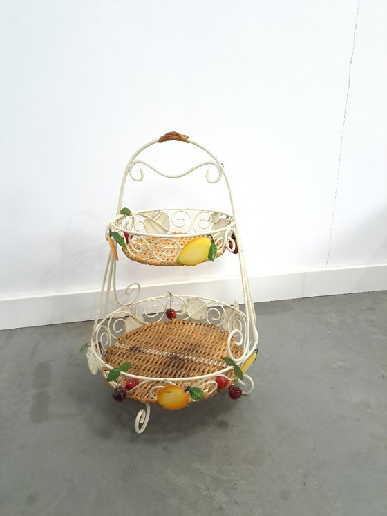 Image 1 of Alzata francese a più livelli in metallo bianco, cesto di frutta