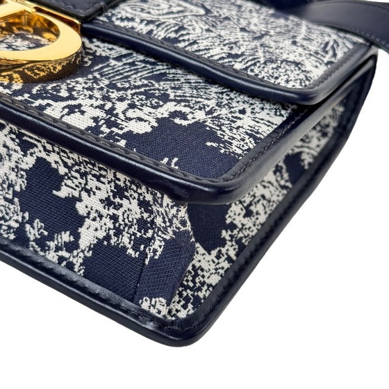 Dior Montaigne 30 – Crossbody bags, Calfskin (photo 3 of 25)