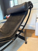 Chaise longue Cassina noire avec crin de cheval
