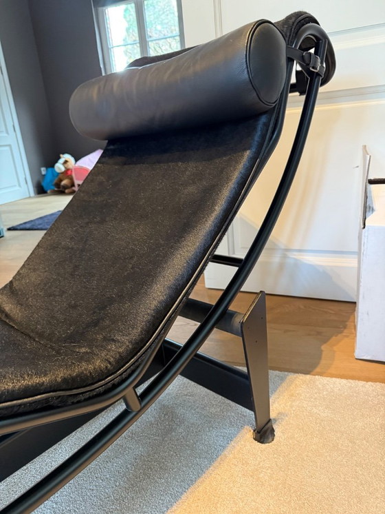 Image 1 of Chaise longue Cassina noire avec crin de cheval