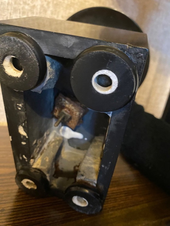 Image 1 of Dos cuencos de mármol de un juego de repisa de chimenea