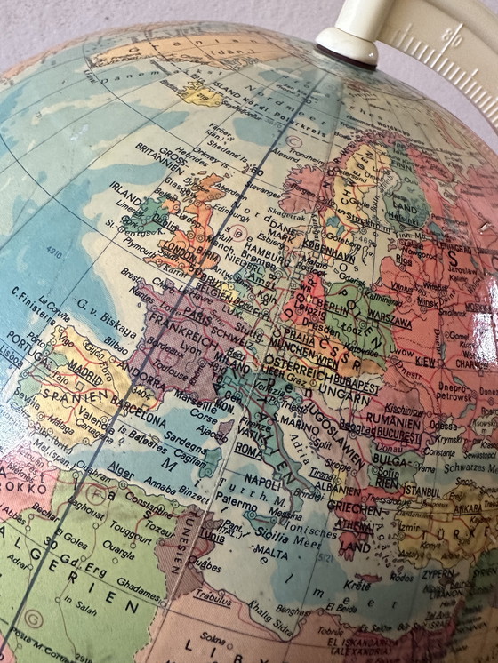 Image 1 of globe politique vintage