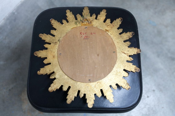 Image 1 of Vintage bolle spiegel uit de jaren 70 met heksenoogmotief en zonnestralenmotief.