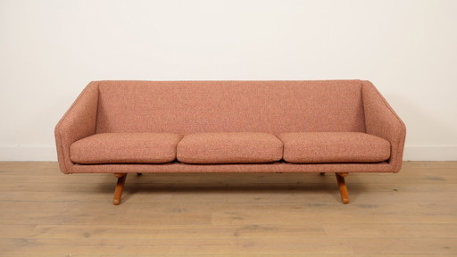 Vintage bank | 3-zits | Illum Wikkelsø | ML-90 | Roze | opnieuw gestoffeerd