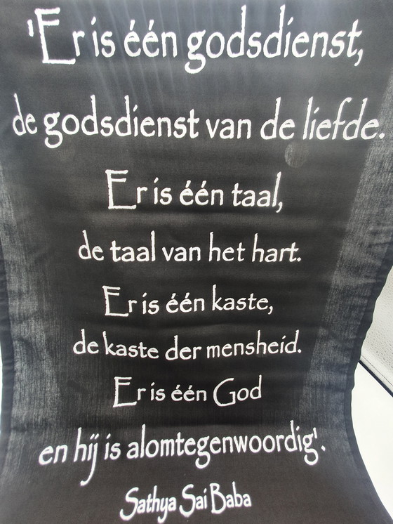 Image 1 of Een Unieke Wanddecoratie of Meditatiebanner, Met een Levensbeschouwelijke Uitspraak