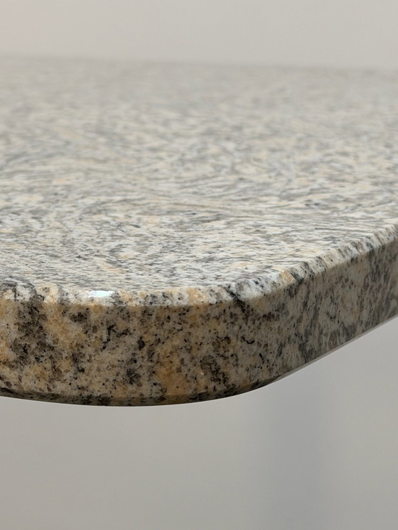 Design-Essplatz | Granittisch nach Maß + 2 FLY Peddigrohr-Stapelstühle – Esszimmergarnitur, Metall, Rattan (photo 4 of 15)