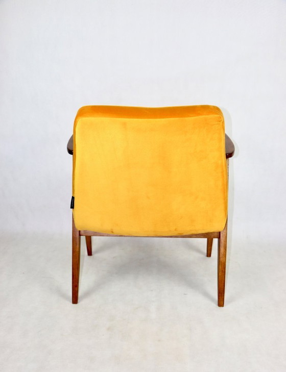 Image 1 of Gelbgoldener Sessel Modell 366 von Józef Chierowski, 1970er Jahre