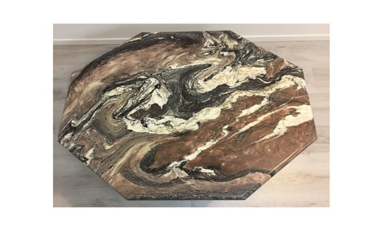 Image 1 of Tavolo in marmo con base in legno - forma esagonale