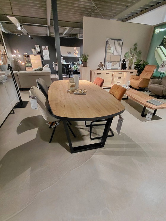 Image 1 of Mesa de comedor Avalox de Henders & Hazel