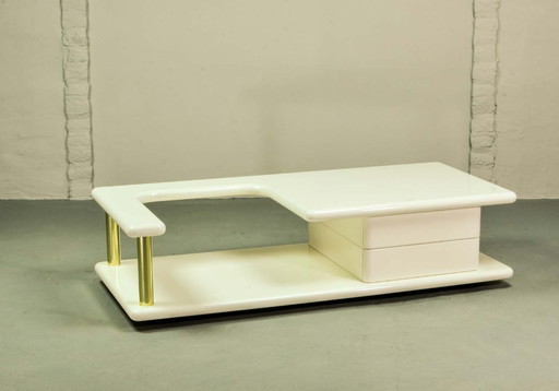 White High Gloss Lacquered Free Form Mid-Century Italian Design Coffee Table with Brass Accents.
