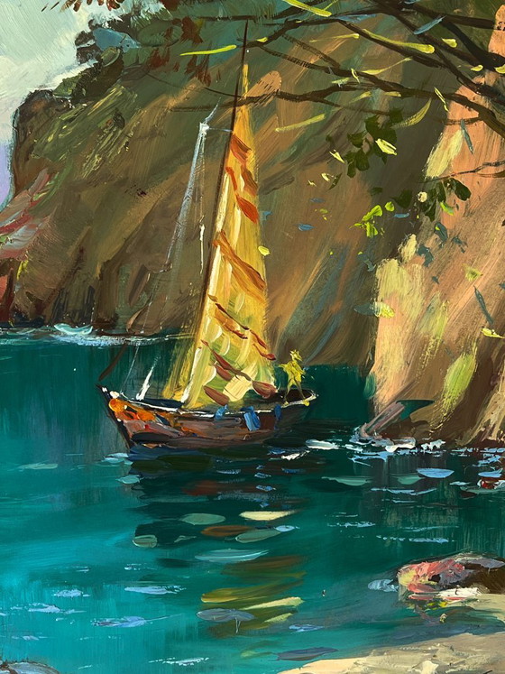 Image 1 of Dipinto ad olio originale: Paesaggio marino con barca a vela, scogli e barche sulla riva.