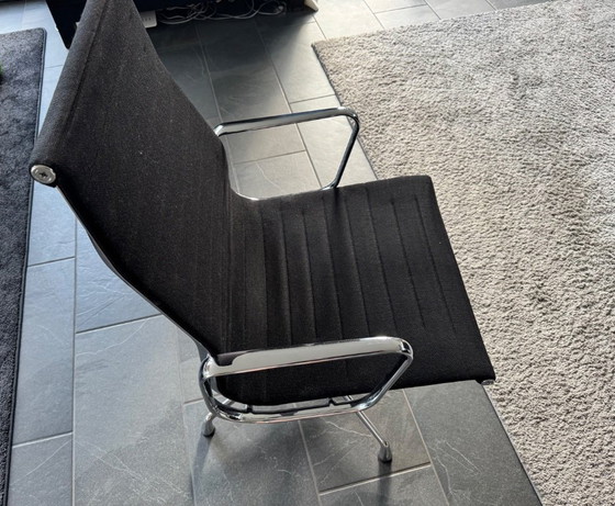 Image 1 of Vitra EA 119 (High Back) – Eames Aluminum Group – Original – ohne Rollen