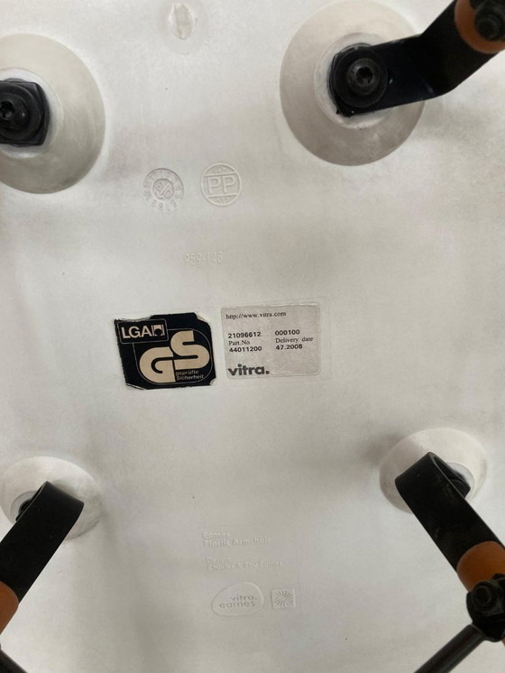 Image 1 of Set di 4 poltrone VITRA Eames DAW bianche.