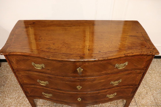 Image 1 of Cómoda antigua con incrustaciones de madera de frutal, Italia, siglo XVIII, restaurada