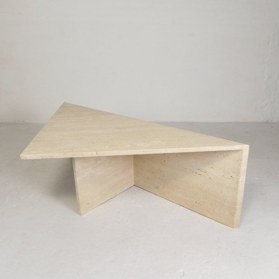 Image 1 of Mid Century travertin salontafel met driehoekig blad, jaren 70