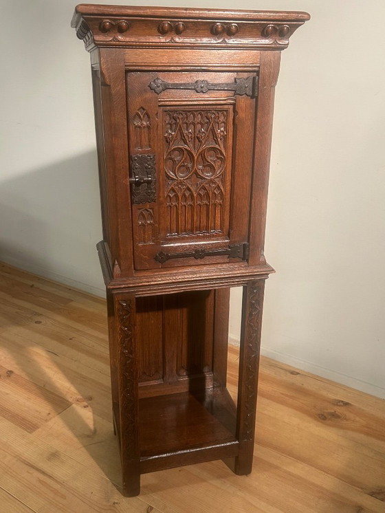 Image 1 of Gotische 1 deurskast 19de eeuw uit eik