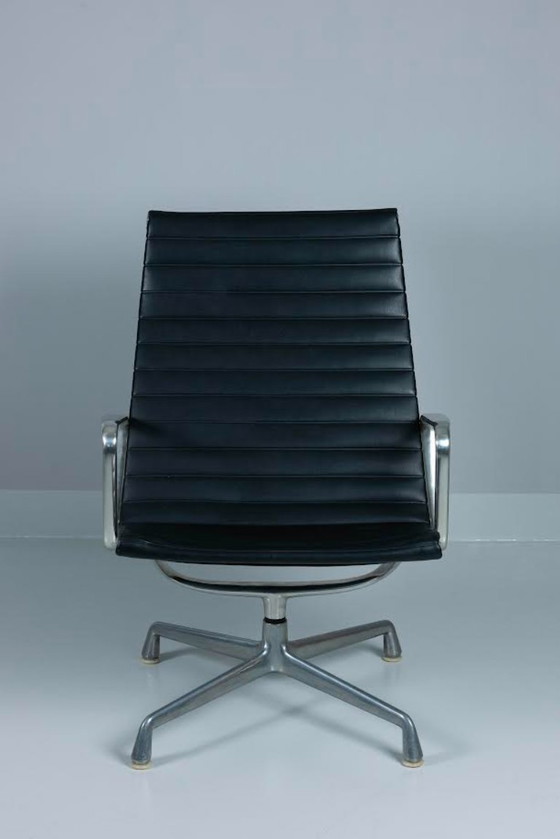 Image 1 of Eames fauteuil