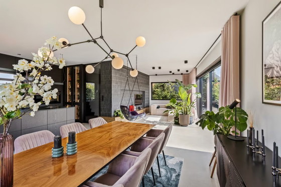 Image 1 of Design - Dining Chandelier with 8 light bulbs