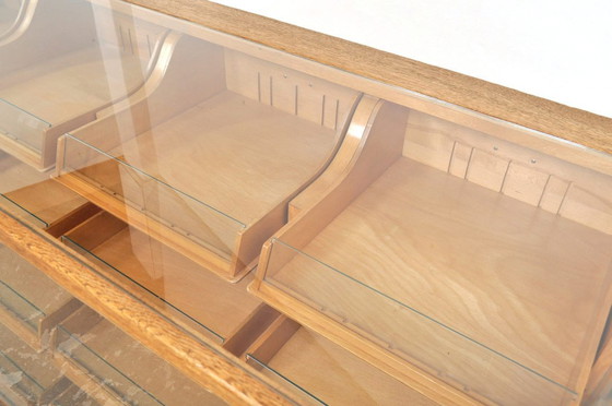 Image 1 of Vintage Winkelvitrine / toonbank in eik en beuken, 1930s