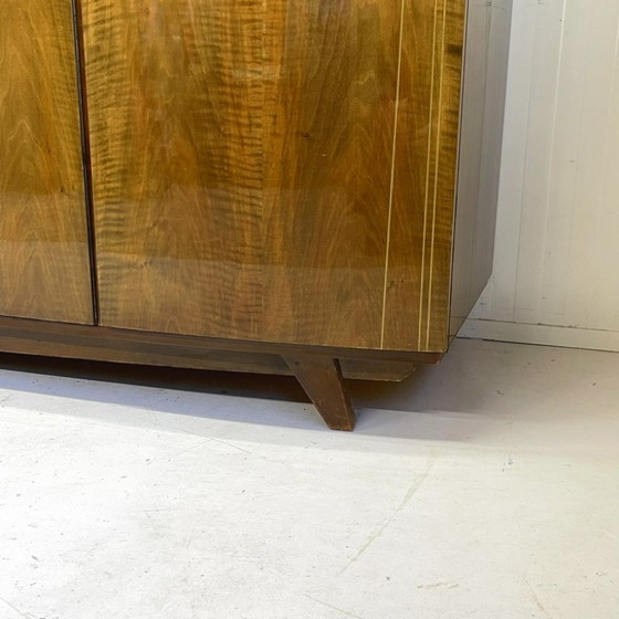 Image 1 of Armadio vintage anni Sessanta a 4 ante in stile metà secolo, con ampi spazi per appendere i vestiti e ripiani.