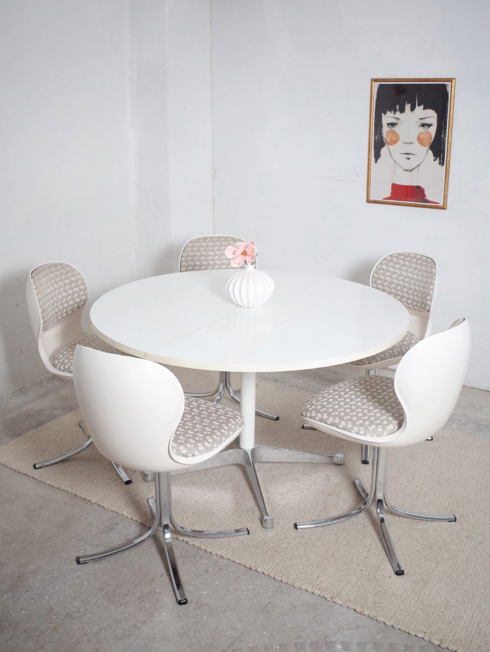 Space Age Chairs and lounge chairs | Whoppah