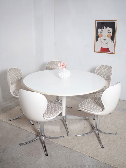 5x Giroflex stoelen + Herman Miller eettafel
