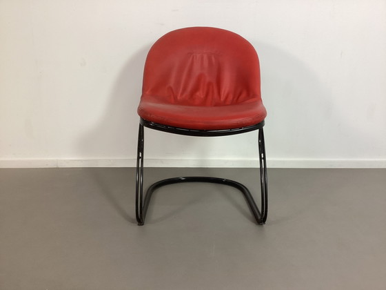 Image 1 of Chaise en fil de fer Chaise Gastone Rinaldi en cuir rouge