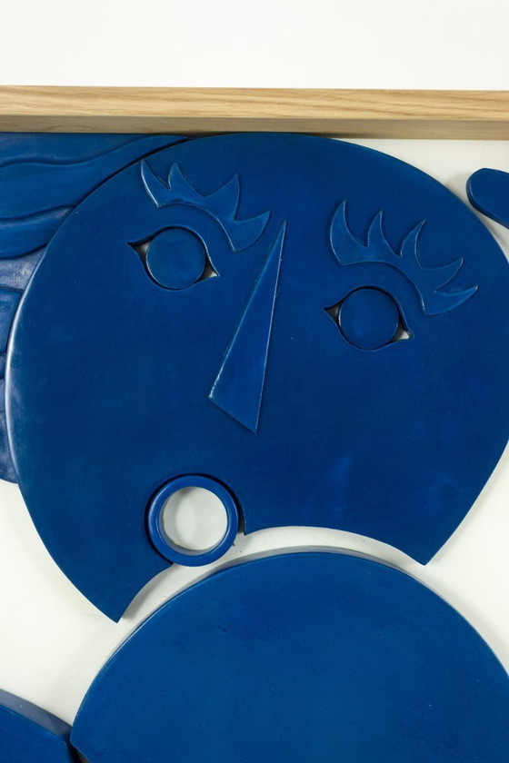 Image 1 of Pannello in bassorilievo intitolato "Je nage dans le bonheur" ("Nuoto nella felicità"). Contemporaneo.