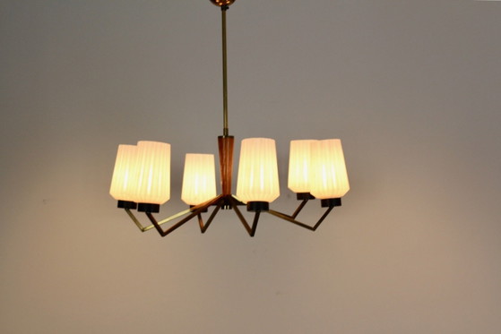 Lampadario in Ottone, Legno e Vetro Opalino (foto 2 di 12)