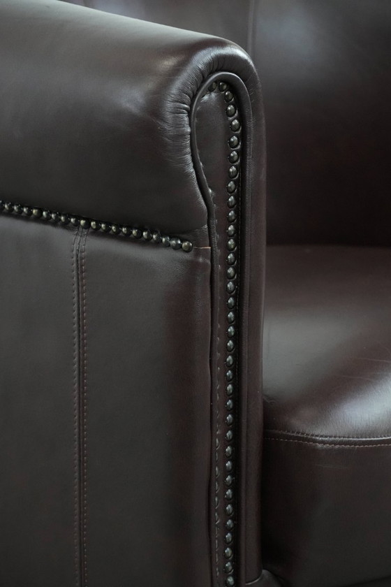 Image 1 of In zeer goede staat verkerende rundleren clubfauteuil in Engelse stijl