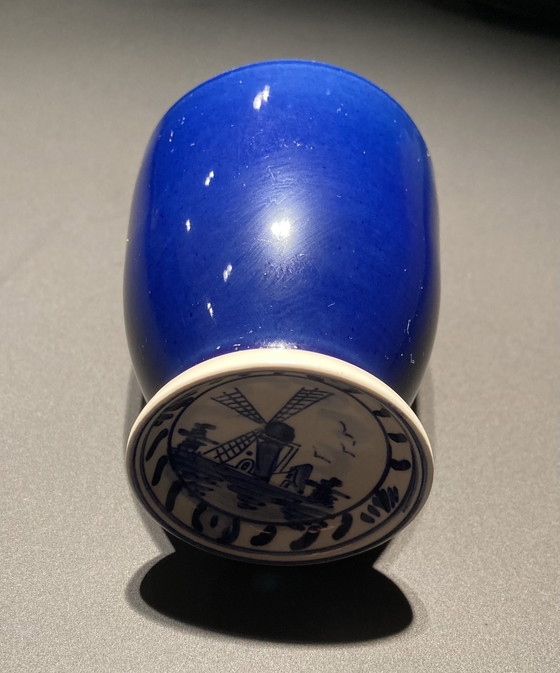 Image 1 of Coupe bleu cobalt avec peinture Delftware sur le fond