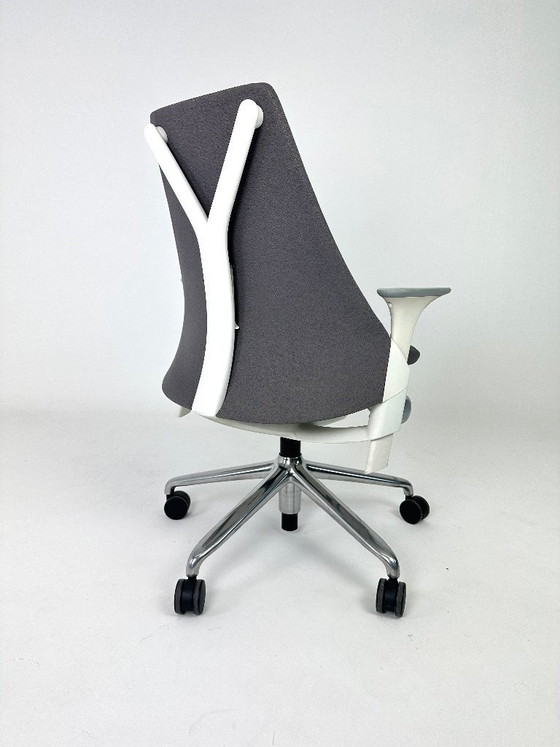 Image 1 of Heman Miller Sayl-Lehrstuhl