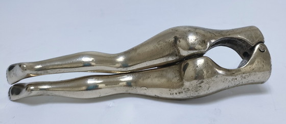 Image 1 of notenkraker vrouwenbenen vintage massief messing