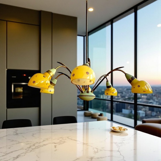 Image 1 of Lámpara de araña Sputnik de latón y cristal amarillo de mediados de siglo con 6 luces, década de 1940