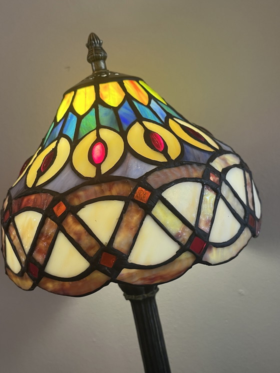 Image 1 of Vidrieras Tiffany Twenties Style Lámpara de mesa Motivo de plumas de pavo real