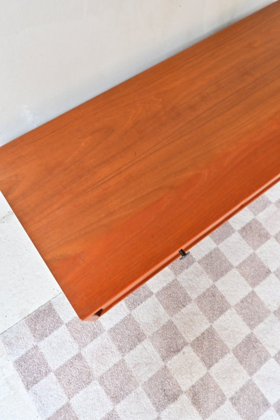 Image 1 of Vintage Lowboard Met Lades – Tijdloos Design