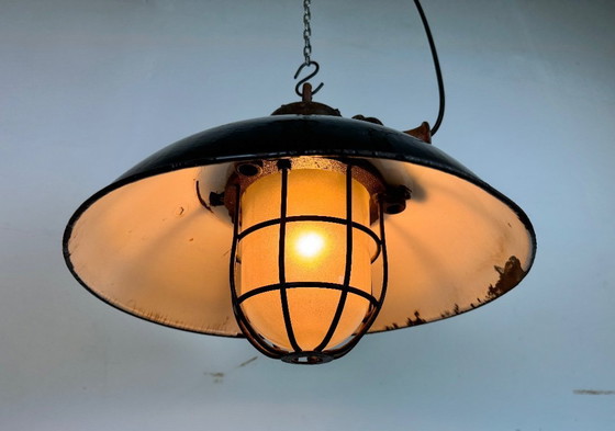 Image 1 of Lampada a sospensione industriale a gabbia in ghisa e smalto nero, anni '60
