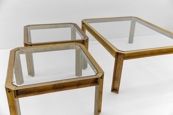 Image 1 of Tables d'appoint ou basses modèle T09 en laiton et verre, par Peter Ghyczy, années 1970, lot de 2
