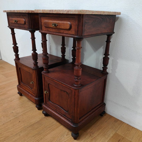 Image 1 of Set di due comodini antichi vintage con piano in marmo