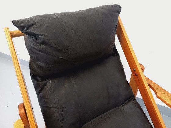 Image 1 of Poltrona chaise longue pieghevole regolabile vintage in pino e similpelle degli anni '70