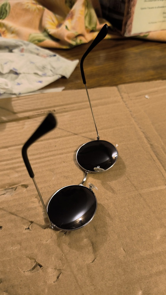 Lunettes style Jon Lennon des années 70 et 80 – Cadeaux, Glass, Metal (photo 4 of 9)