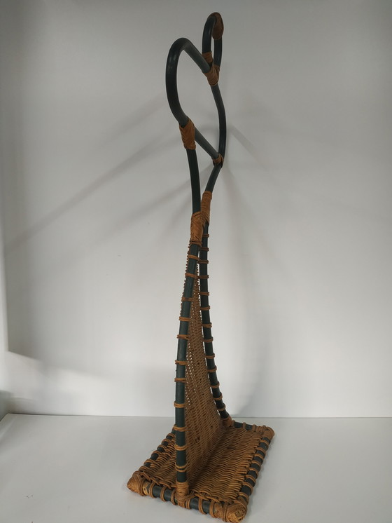 Image 1 of Rare robe vintage en rotin/objet d'art