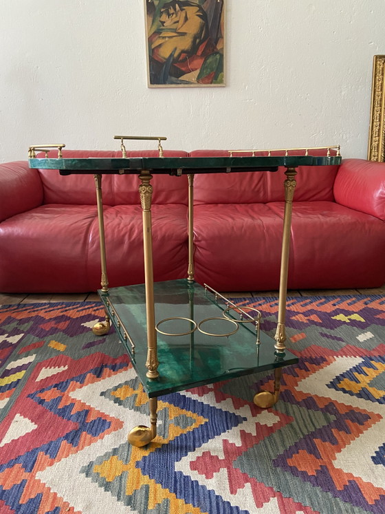 Carrito de bar verde „Aldo Tura“, Piel de cabra lacada verde, Italia, años 60, Accesorios de latón (photo 5 of 11)